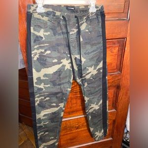 FASHION NOVA Wmns L Semi-Faded Camo Stretch Pull Up Pants